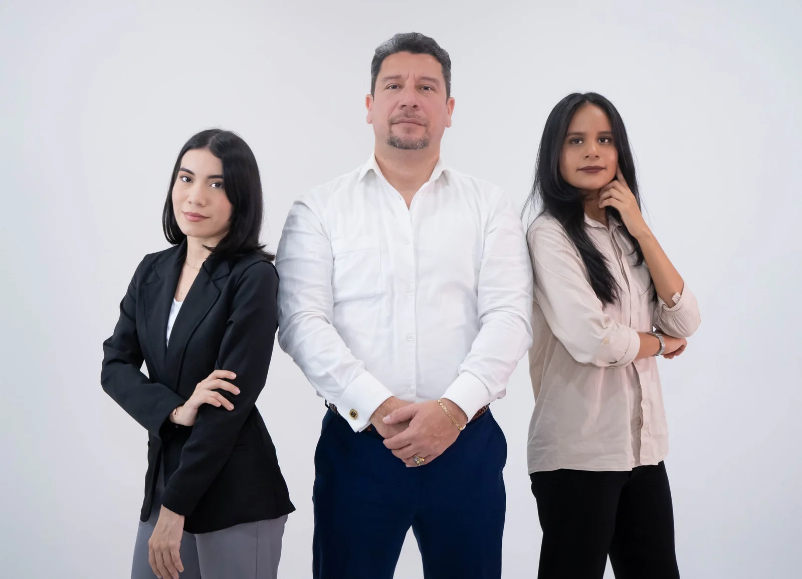 Ramiro Enrique Rey González, Director General, junto al equipo jurídico de Legal Strategic Solutions